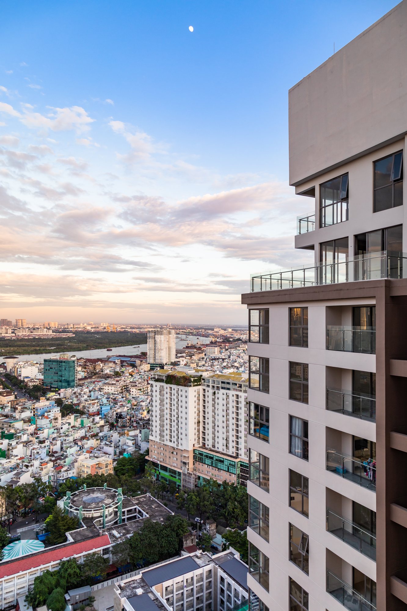 Architecture in the city — photographed by OWL